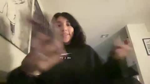 Suzy online show from October 2025 04:02:02 AM