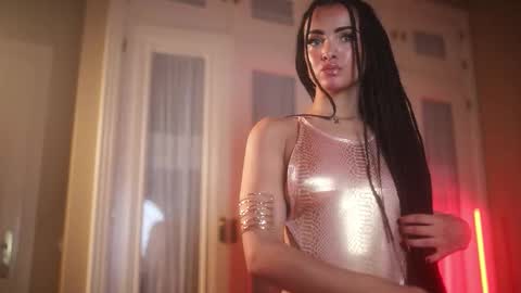 suzysuza online show from November 2025 04:08:01 PM