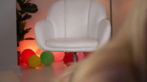 Snapshot of svveetluna chatting on May 2026 03:04:02 AM SweetLuna online show from May 2026 03:04:02 AM