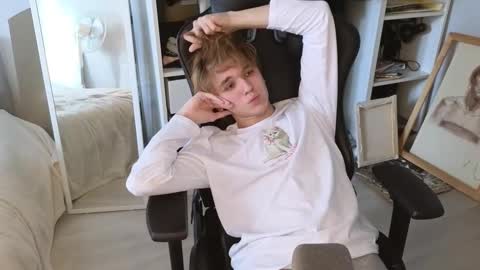 Nate 3 online show from October 2025 08:23:02 AM