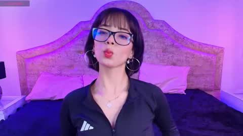 Snapshot of sweet_1angel chatting on October 2025 12:06:01 PM Sweet 1Angel online show from October 2025 12:06:01 PM