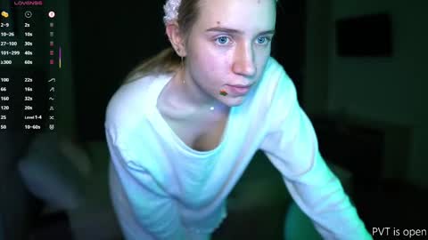 Snapshot of sweet__michelle chatting on October 2025 10:33:02 PM Michelle online show from October 2025 10:33:02 PM