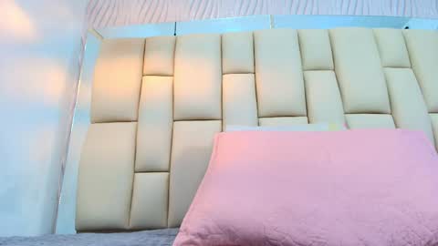 Amye  online show from October 2025 07:12:02 PM