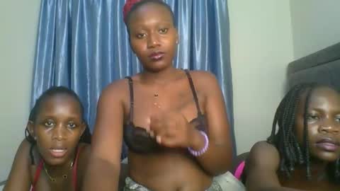 Camila online show from December 2025 11:12:01 PM