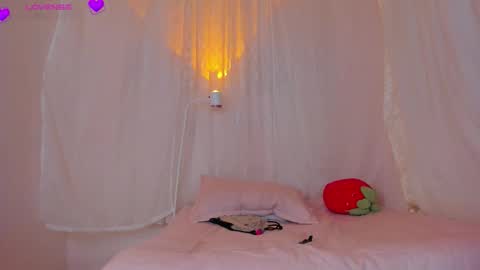 Snapshot of sweet_carine chatting on September 2025 04:23:01 AM camil online show from September 2025 04:23:01 AM