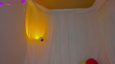 Snapshot of sweet_carine chatting on September 2025 04:49:01 AM camil online show from September 2025 04:49:01 AM