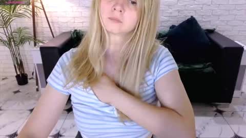 Emily online show from October 2025 06:22:02 AM