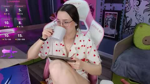 Alice online show from December 2025 03:44:02 AM