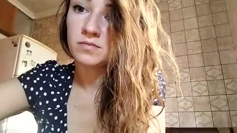 Snapshot of sweet_lilgirl_x chatting on February 2025 01:01:01 PM Anna online show from February 2025 01:01:01 PM