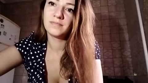 Snapshot of sweet_lilgirl_x chatting on March 2025 06:04:01 AM Anna online show from March 2025 06:04:01 AM