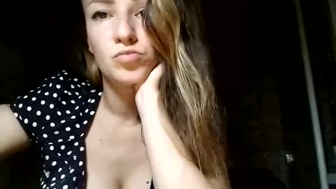 Snapshot of sweet_lilgirl_x chatting on March 2025 06:30:01 PM Anna online show from March 2025 06:30:01 PM