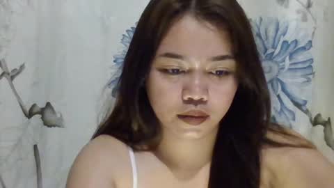 Snapshot of sweet_mae28xx chatting on July 2026 05:57:01 AM sweet_mae28xx online show from July 2026 05:57:01 AM