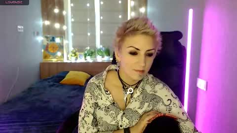 sweet_n_strong online show from December 2025 08:01:01 AM