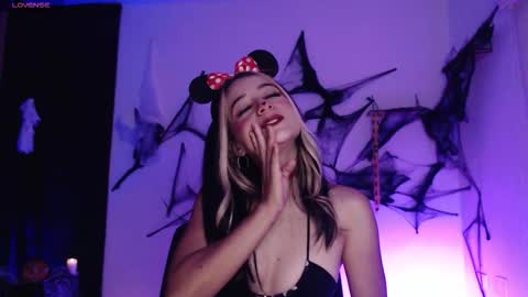 Snapshot of sweet_penny_ chatting on October 2025 09:26:02 PM Penny  online show from October 2025 09:26:02 PM