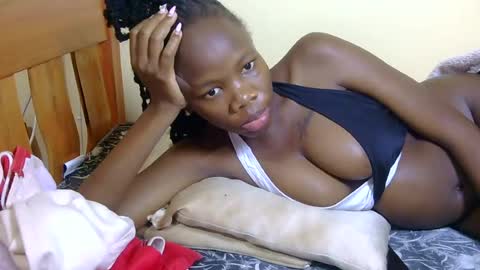 Snapshot of sweet_poppy2 chatting on July 2026 09:50:02 PM poppy online show from July 2026 09:50:02 PM