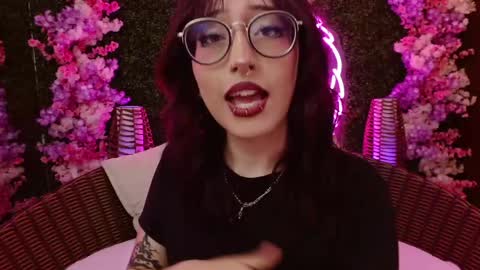 Snapshot of sweet_roxanee chatting on April 2026 09:28:01 PM Roxanee online show from April 2026 09:28:01 PM