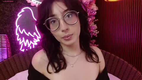 Snapshot of sweet_roxanee chatting on April 2026 09:01:02 PM Roxanee online show from April 2026 09:01:02 PM