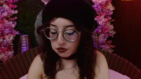 Snapshot of sweet_roxanee chatting on May 2026 08:58:01 PM Roxanee online show from May 2026 08:58:01 PM