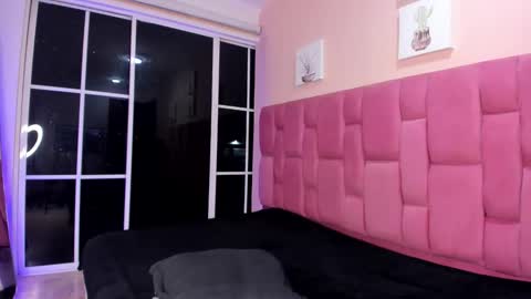 sweet_stacie online show from December 2025 01:01:02 AM