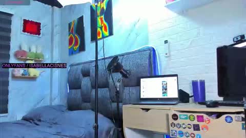 Isabella online show from October 2025 08:14:02 PM