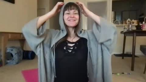 Snapshot of sweet_truffle chatting on May 2026 11:06:01 AM Heidi Brenner - Please check bio for schedule FAQ online show from May 2026 11:06:01 AM