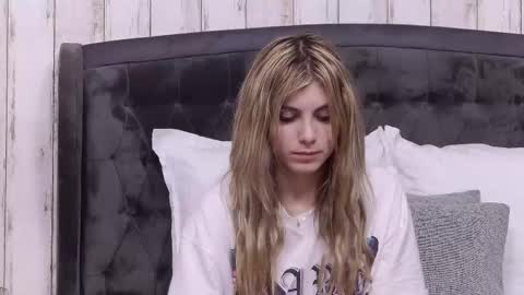 Anisia online show from September 2025 10:15:02 AM