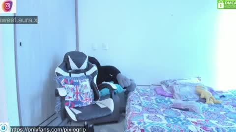 SweetAura0 0  online show from April 2026 05:50:01 PM