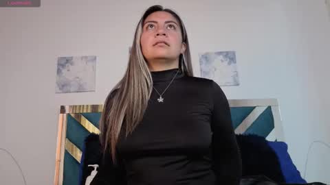 Snapshot of sweetblueberry_ chatting on October 2025 01:17:02 PM Cinthia online show from October 2025 01:17:02 PM