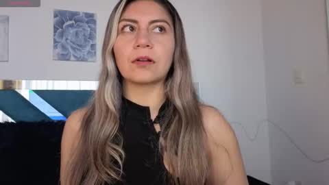 Snapshot of sweetblueberry_ chatting on October 2025 12:35:01 PM Cinthia online show from October 2025 12:35:01 PM