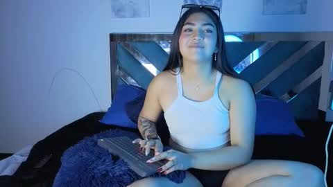 Snapshot of sweetblueberry_ chatting on October 2025 01:09:01 AM Cinthia online show from October 2025 01:09:01 AM