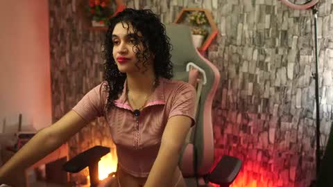 Snapshot of sweetbonii chatting on June 2026 07:33:01 PM Salom independent model online show from June 2026 07:33:01 PM