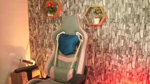 Snapshot of sweetbonii chatting on July 2026 06:43:02 PM Salom independent model online show from July 2026 06:43:02 PM