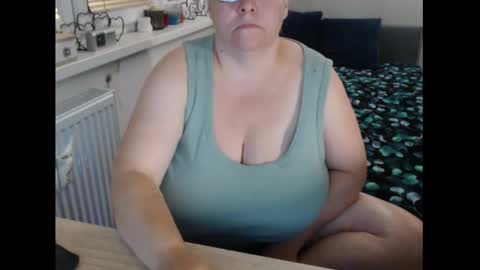Sweetboobs85h online show from September 2025 05:56:02 PM
