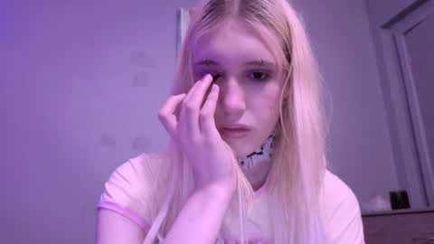sweetcrystalll online show from June 2026 12:19:02 AM