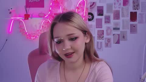 Snapshot of sweetcutie19 chatting on October 2025 08:21:02 PM Lane online show from October 2025 08:21:02 PM