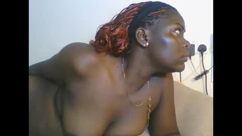 Snapshot of sweetdarkskin chatting on June 2026 02:05:02 AM CLARIS online show from June 2026 02:05:02 AM