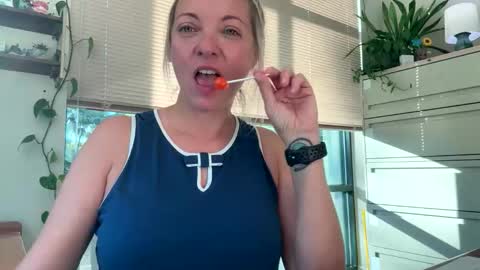 sweetgapeach1 online show from October 2025 12:50:01 PM