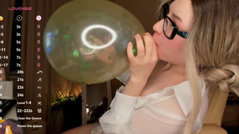 Kira online show from January 2025 09:18:01 PM