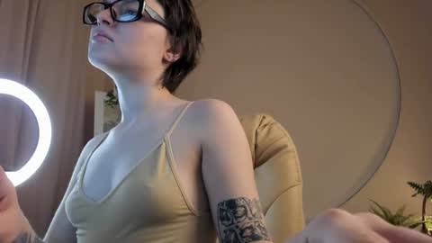 Kira online show from February 2025 06:48:02 PM