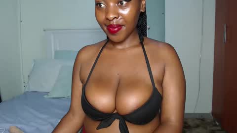 Snapshot of sweetice_01 chatting on March 2025 06:32:01 PM euny online show from March 2025 06:32:01 PM