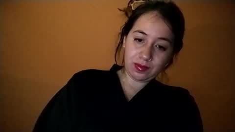 Snapshot of sweetie__annie chatting on April 2026 05:32:01 AM Ana Mara i cant Make noise My family is here online show from April 2026 05:32:01 AM