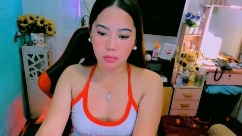 Nicole online show from November 2025 05:12:01 PM