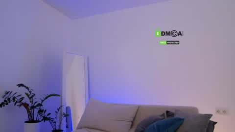 SweetKira1 online show from April 2026 07:01:01 AM