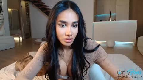 Snapshot of sweetlaurasaenz chatting on May 2026 03:47:01 AM Laura Saenz Geminis online show from May 2026 03:47:01 AM