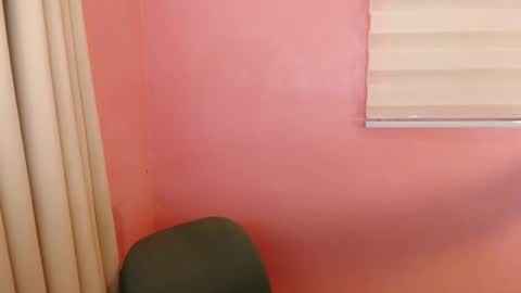 Snapshot of sweetleah_1998 chatting on January 2025 07:32:01 PM Leah online show from January 2025 07:32:01 PM