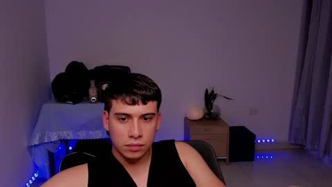 Snapshot of sweetlian_04 chatting on December 2024 10:01:02 AM Lian online show from December 2024 10:01:02 AM