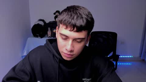 Snapshot of sweetlian_04 chatting on December 2024 10:03:01 AM Lian online show from December 2024 10:03:01 AM