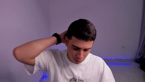 Snapshot of sweetlian_04 chatting on January 2025 03:26:02 AM Lian online show from January 2025 03:26:02 AM