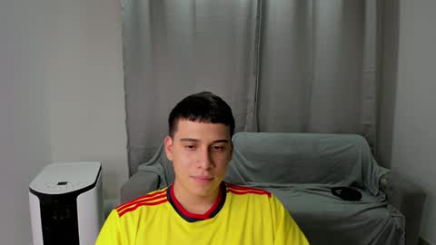 Snapshot of sweetlian_04 chatting on January 2025 07:07:01 AM Lian online show from January 2025 07:07:01 AM