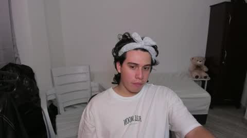 Snapshot of sweetlian_04 chatting on December 2025 06:47:02 PM Lian online show from December 2025 06:47:02 PM